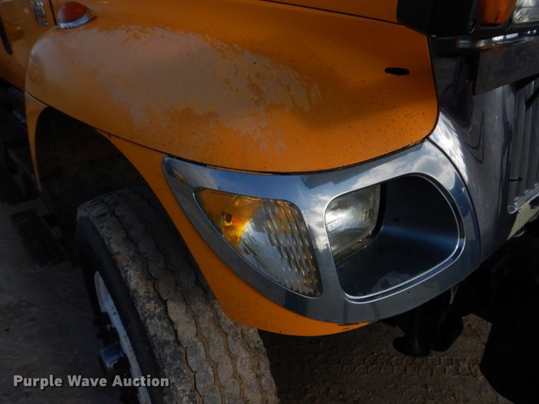 image for item DM7252 2004 International 7400  dump truck