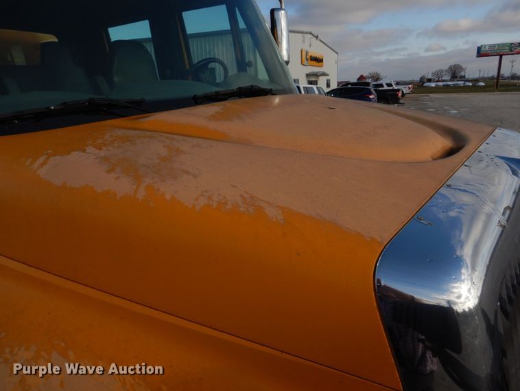 image for item DM7252 2004 International 7400  dump truck