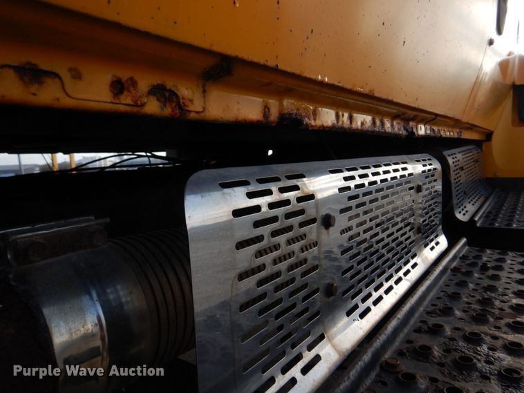 image for item DM7252 2004 International 7400  dump truck