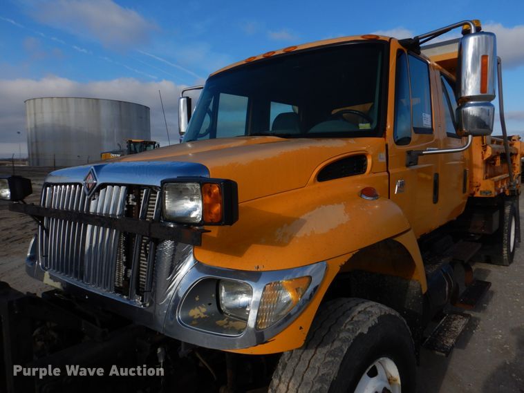 image for item DM7252 2004 International 7400  dump truck