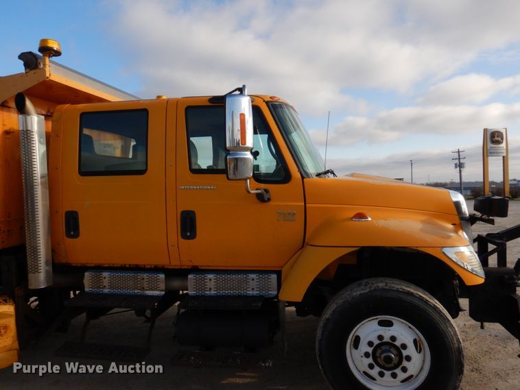 image for item DM7252 2004 International 7400  dump truck