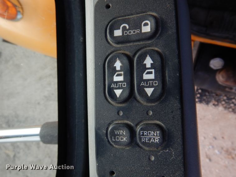 image for item DM7252 2004 International 7400  dump truck