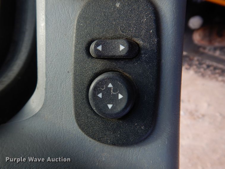 image for item DM7252 2004 International 7400  dump truck