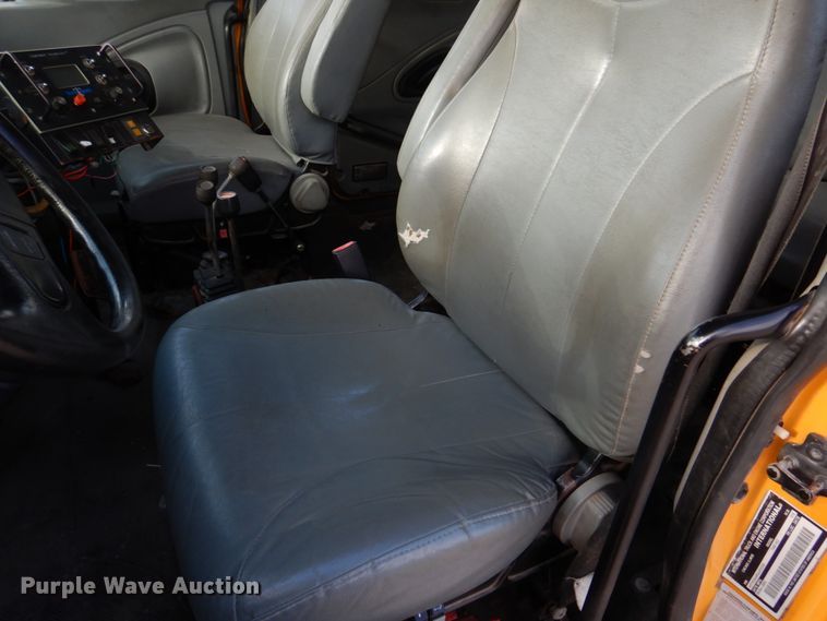 image for item DM7252 2004 International 7400  dump truck