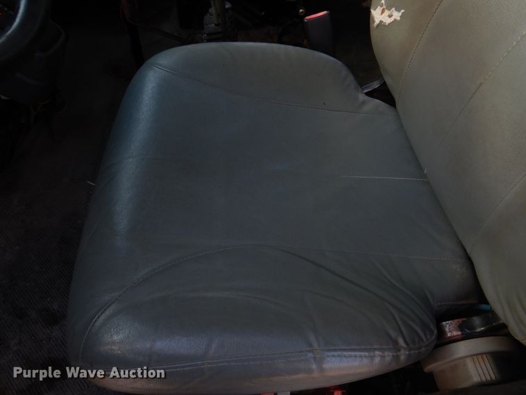 image for item DM7252 2004 International 7400  dump truck