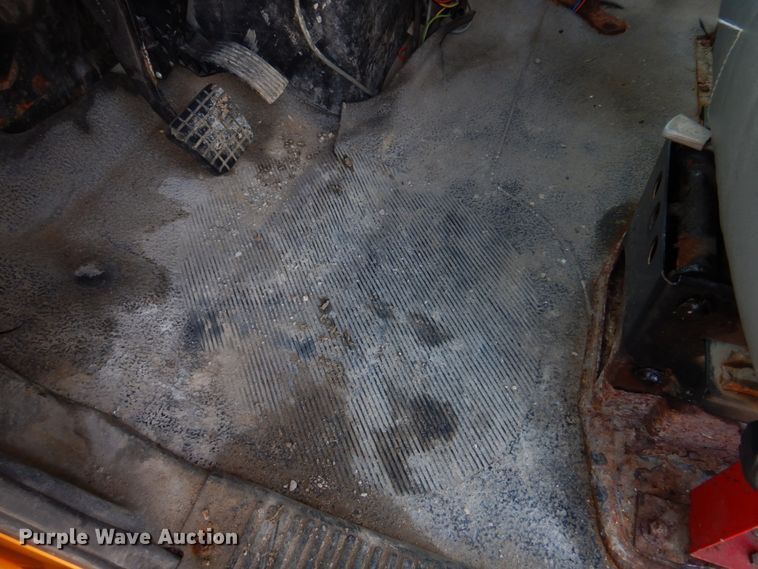 image for item DM7252 2004 International 7400  dump truck