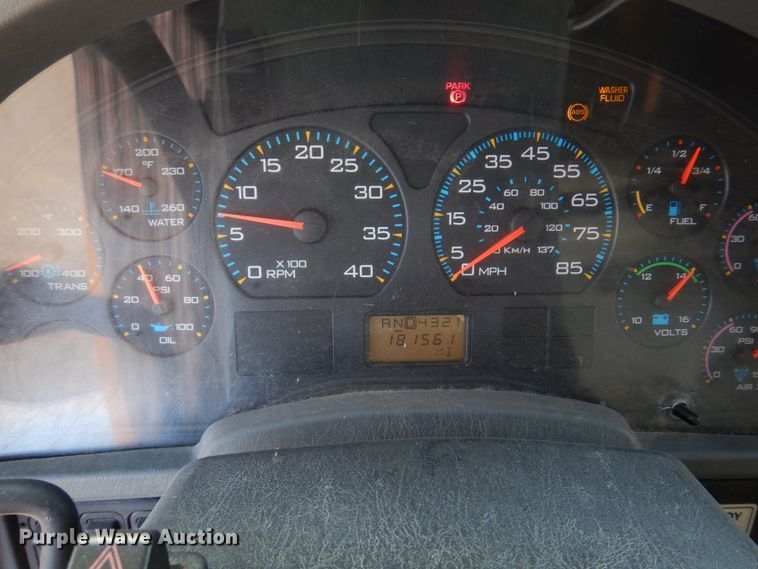 image for item DM7252 2004 International 7400  dump truck