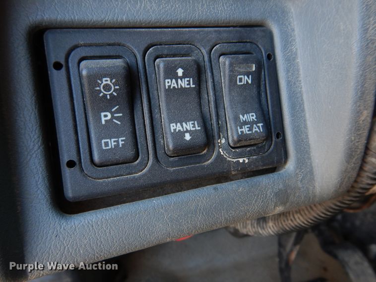 image for item DM7252 2004 International 7400  dump truck