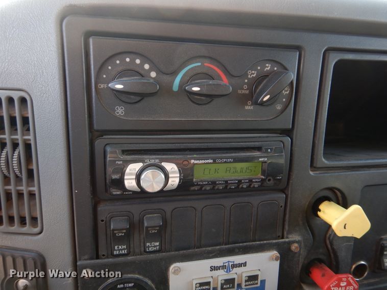 image for item DM7252 2004 International 7400  dump truck