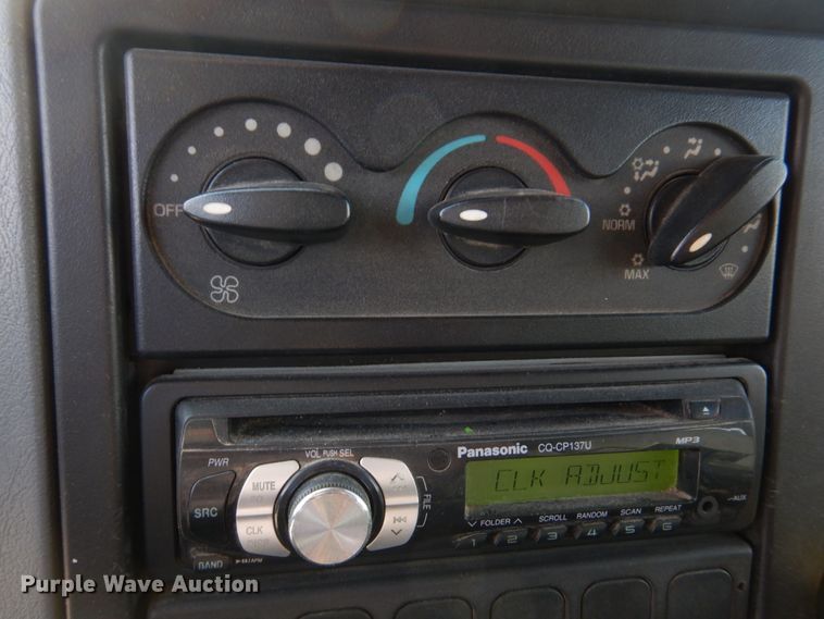 image for item DM7252 2004 International 7400  dump truck