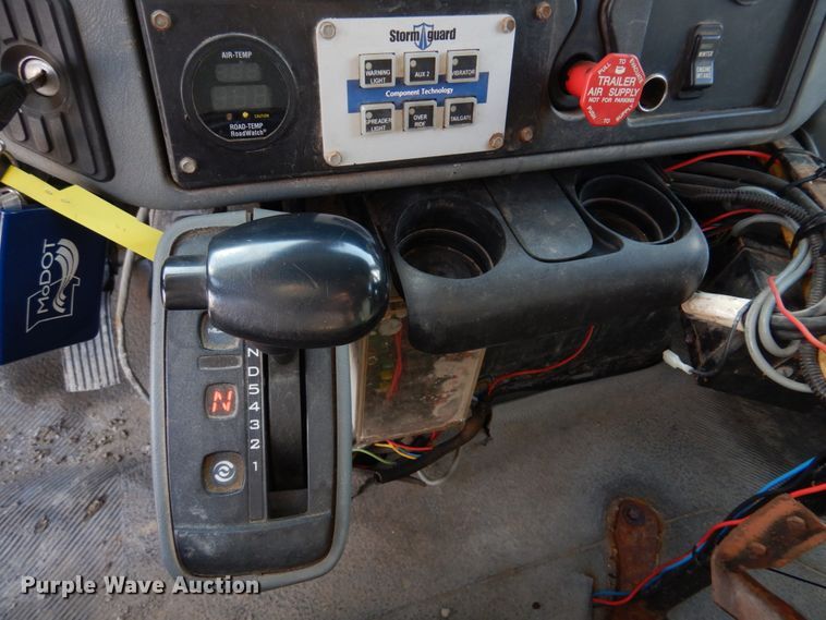 image for item DM7252 2004 International 7400  dump truck