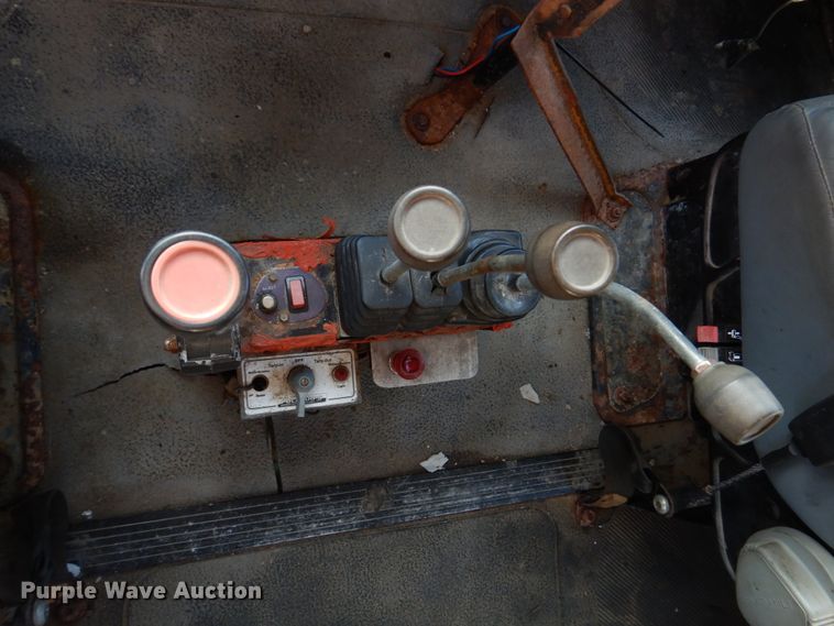 image for item DM7252 2004 International 7400  dump truck