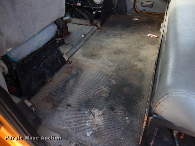 image for item DM7252 2004 International 7400  dump truck