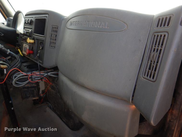 image for item DM7252 2004 International 7400  dump truck