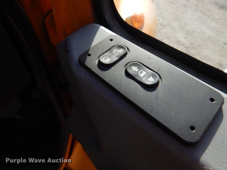 image for item DM7252 2004 International 7400  dump truck