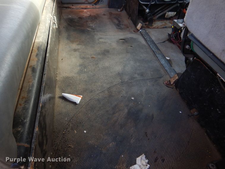 image for item DM7252 2004 International 7400  dump truck