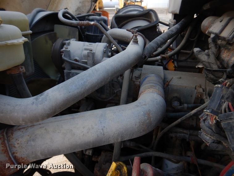 image for item DM7252 2004 International 7400  dump truck