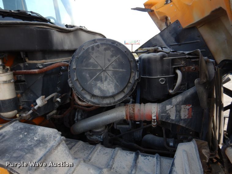 image for item DM7252 2004 International 7400  dump truck