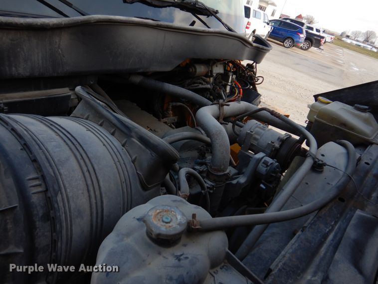 image for item DM7252 2004 International 7400  dump truck