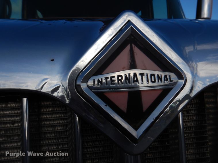 image for item DM7252 2004 International 7400  dump truck