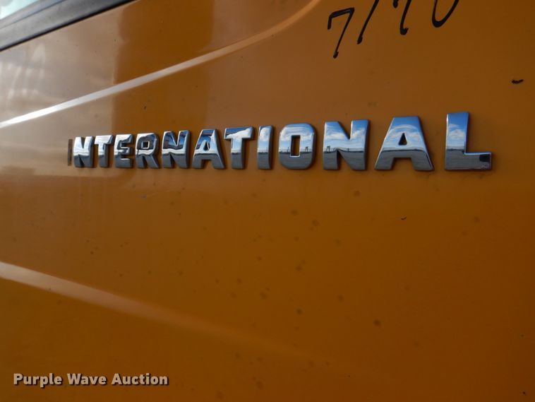 image for item DM7252 2004 International 7400  dump truck