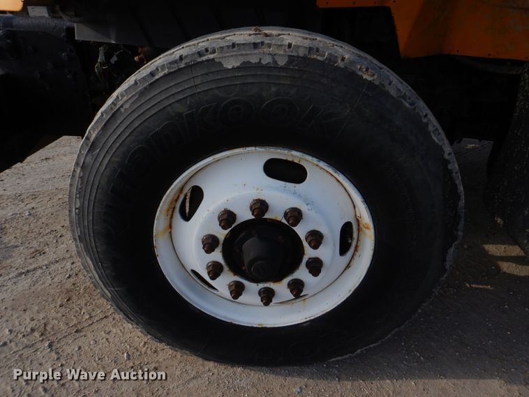 image for item DM7252 2004 International 7400  dump truck