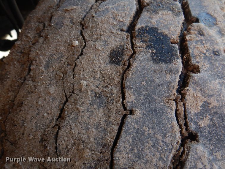 image for item DM7252 2004 International 7400  dump truck