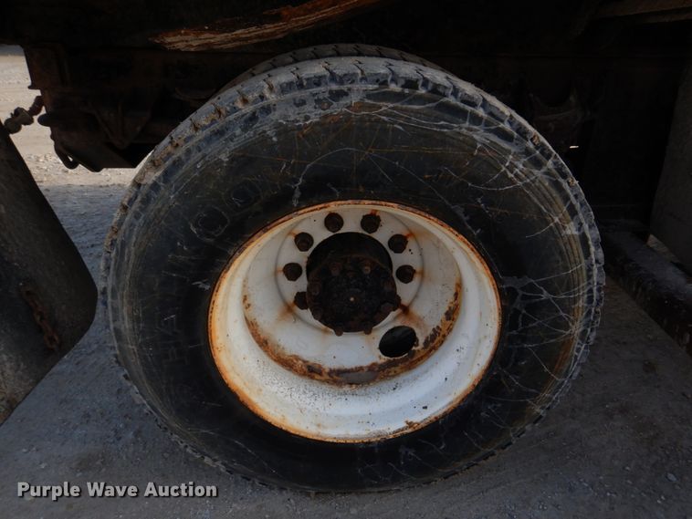 image for item DM7252 2004 International 7400  dump truck