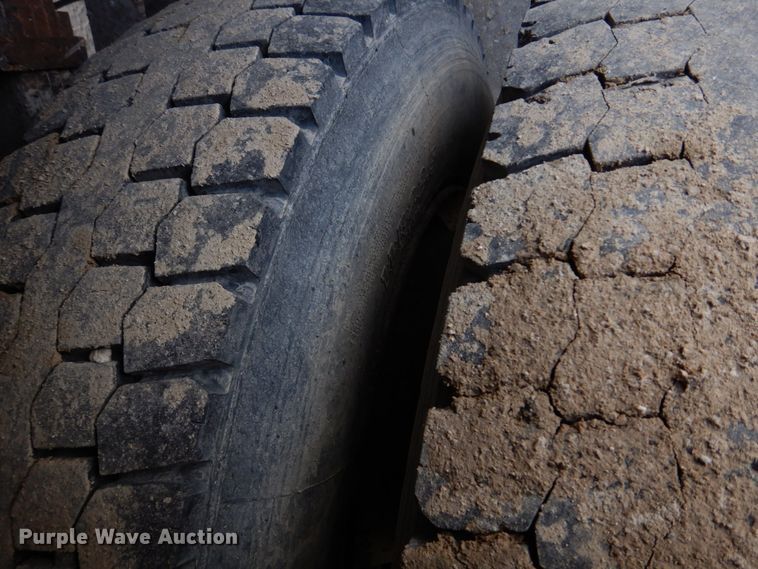 image for item DM7252 2004 International 7400  dump truck