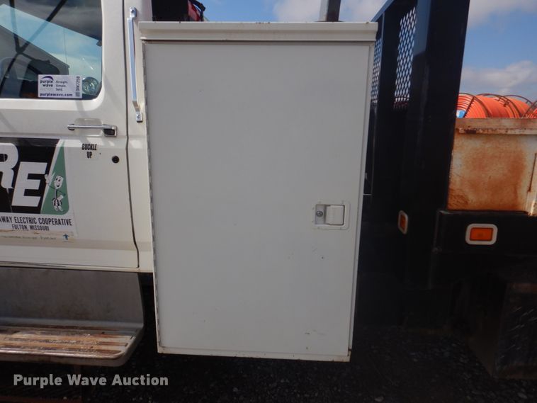 image for item DM7258 1996 Ford F800  dump flatbed truck