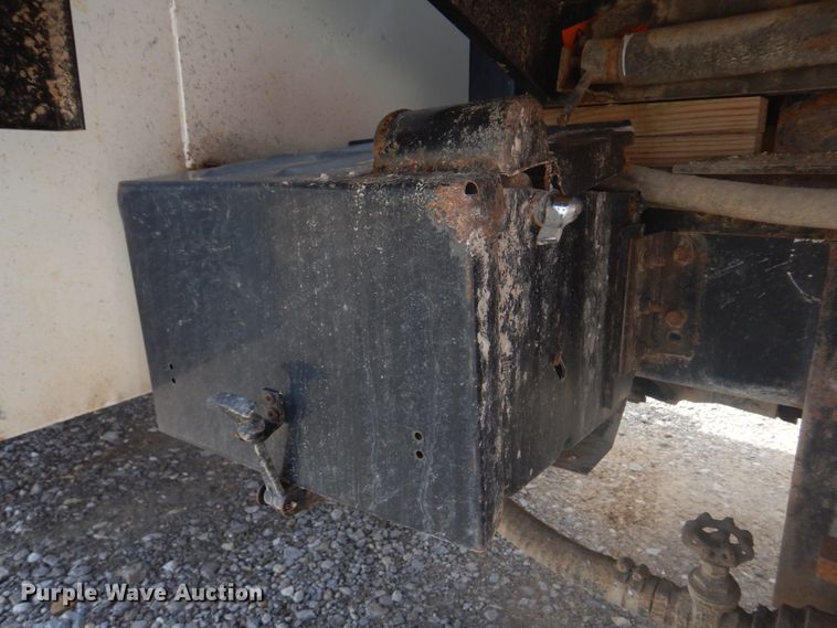 image for item DM7258 1996 Ford F800  dump flatbed truck