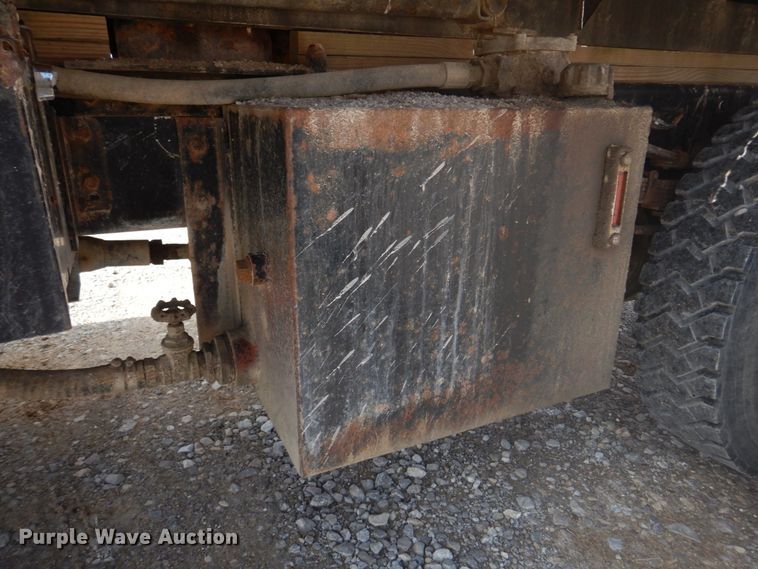 image for item DM7258 1996 Ford F800  dump flatbed truck