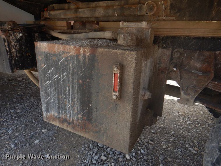 image for item DM7258 1996 Ford F800  dump flatbed truck