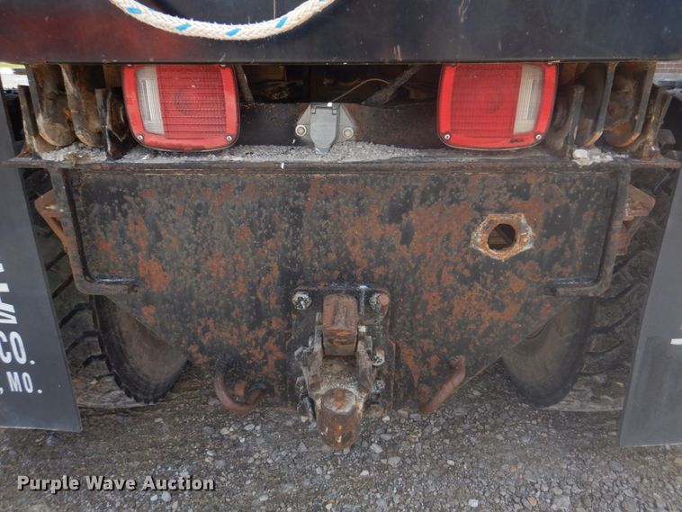 image for item DM7258 1996 Ford F800  dump flatbed truck