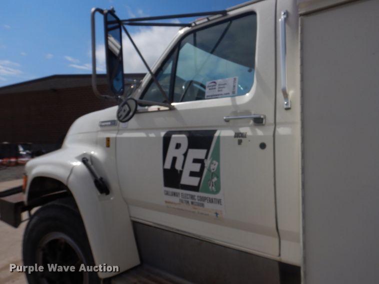 image for item DM7258 1996 Ford F800  dump flatbed truck