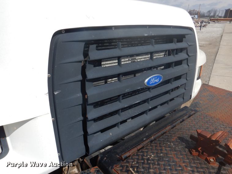 image for item DM7258 1996 Ford F800  dump flatbed truck