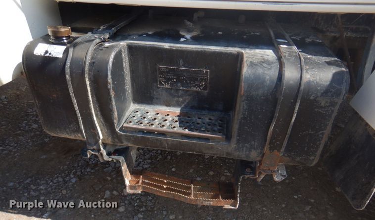 image for item DM7258 1996 Ford F800  dump flatbed truck