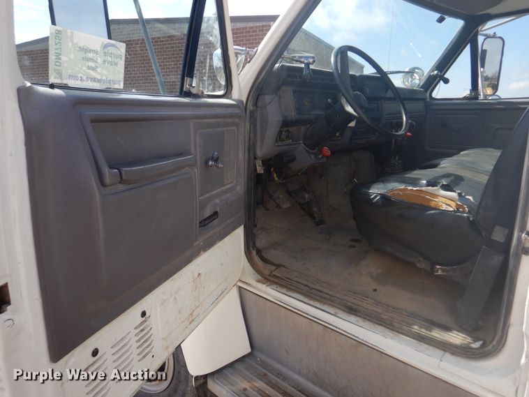 image for item DM7258 1996 Ford F800  dump flatbed truck