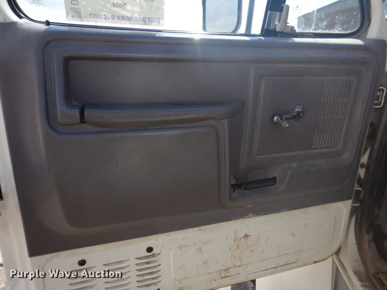 image for item DM7258 1996 Ford F800  dump flatbed truck