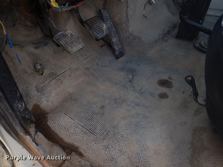 image for item DM7258 1996 Ford F800  dump flatbed truck