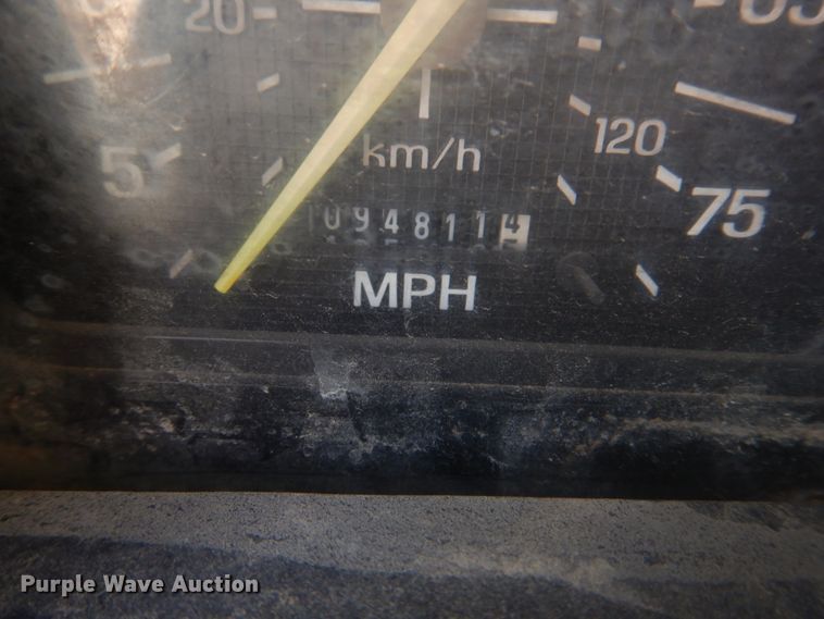 image for item DM7258 1996 Ford F800  dump flatbed truck