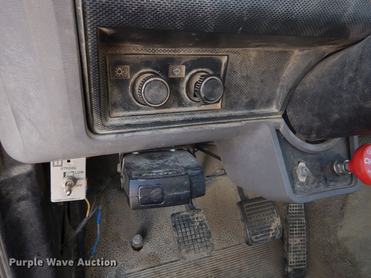 image for item DM7258 1996 Ford F800  dump flatbed truck