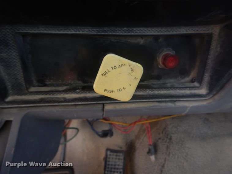 image for item DM7258 1996 Ford F800  dump flatbed truck