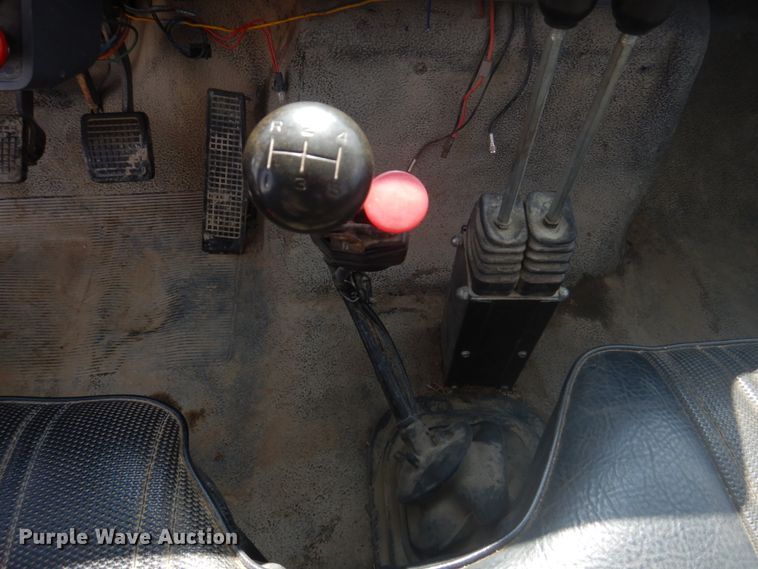 image for item DM7258 1996 Ford F800  dump flatbed truck