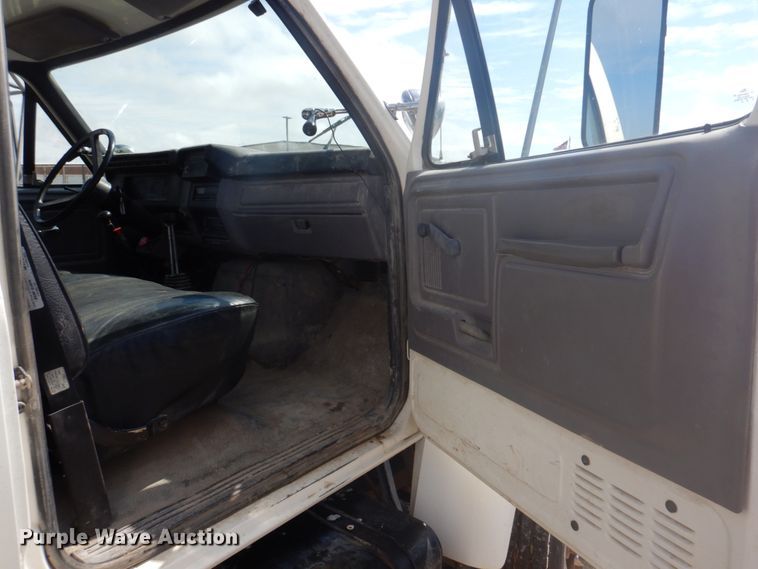 image for item DM7258 1996 Ford F800  dump flatbed truck