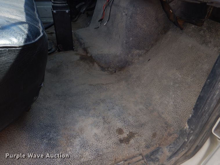 image for item DM7258 1996 Ford F800  dump flatbed truck