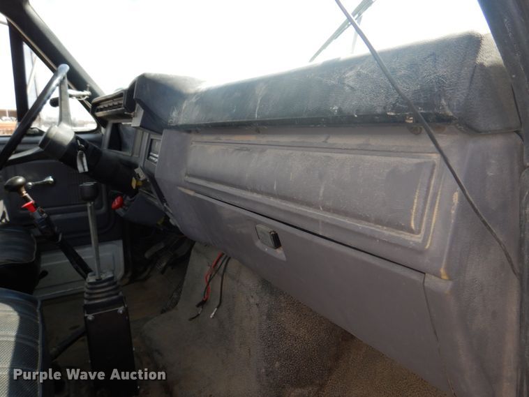 image for item DM7258 1996 Ford F800  dump flatbed truck