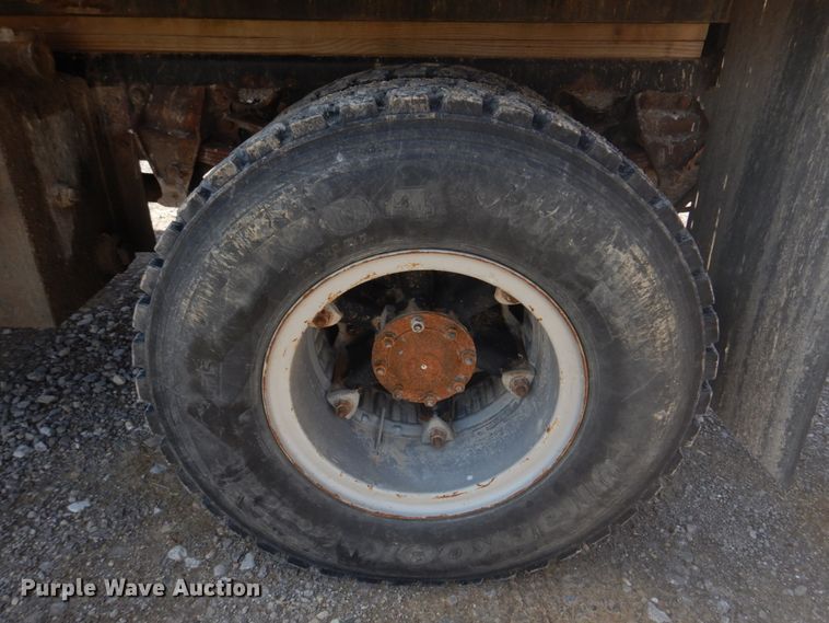 image for item DM7258 1996 Ford F800  dump flatbed truck