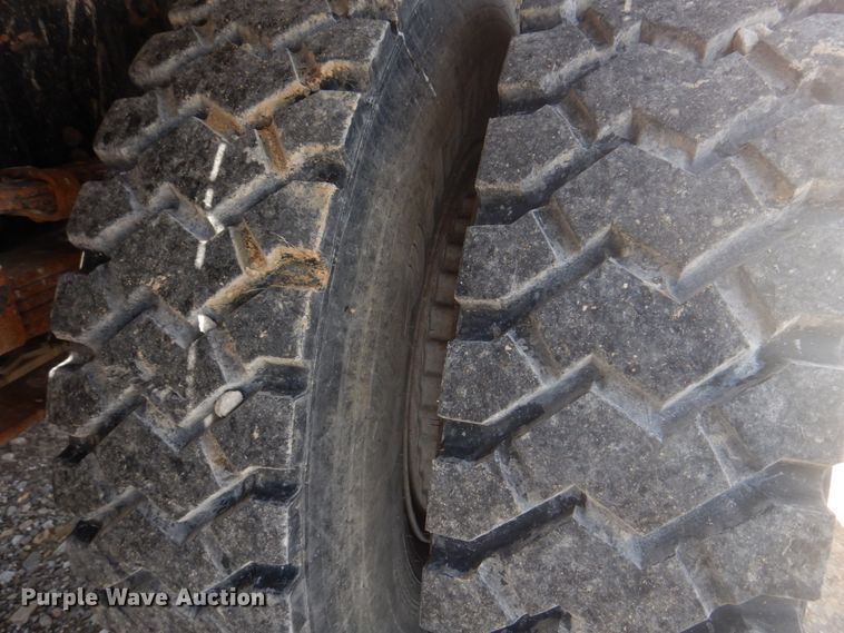 image for item DM7258 1996 Ford F800  dump flatbed truck