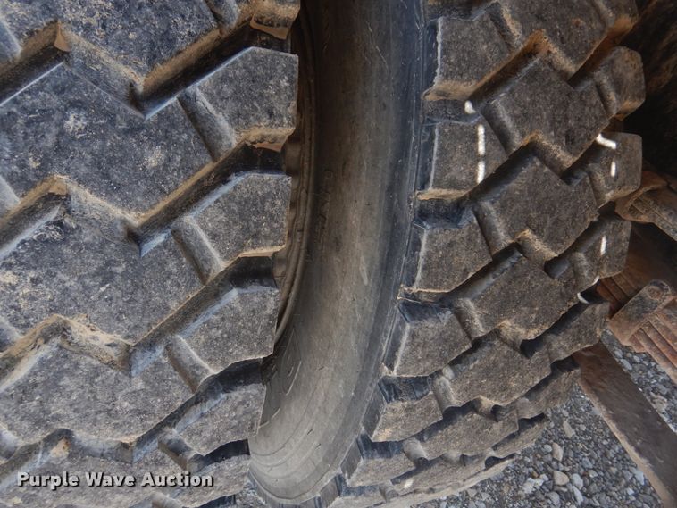 image for item DM7258 1996 Ford F800  dump flatbed truck